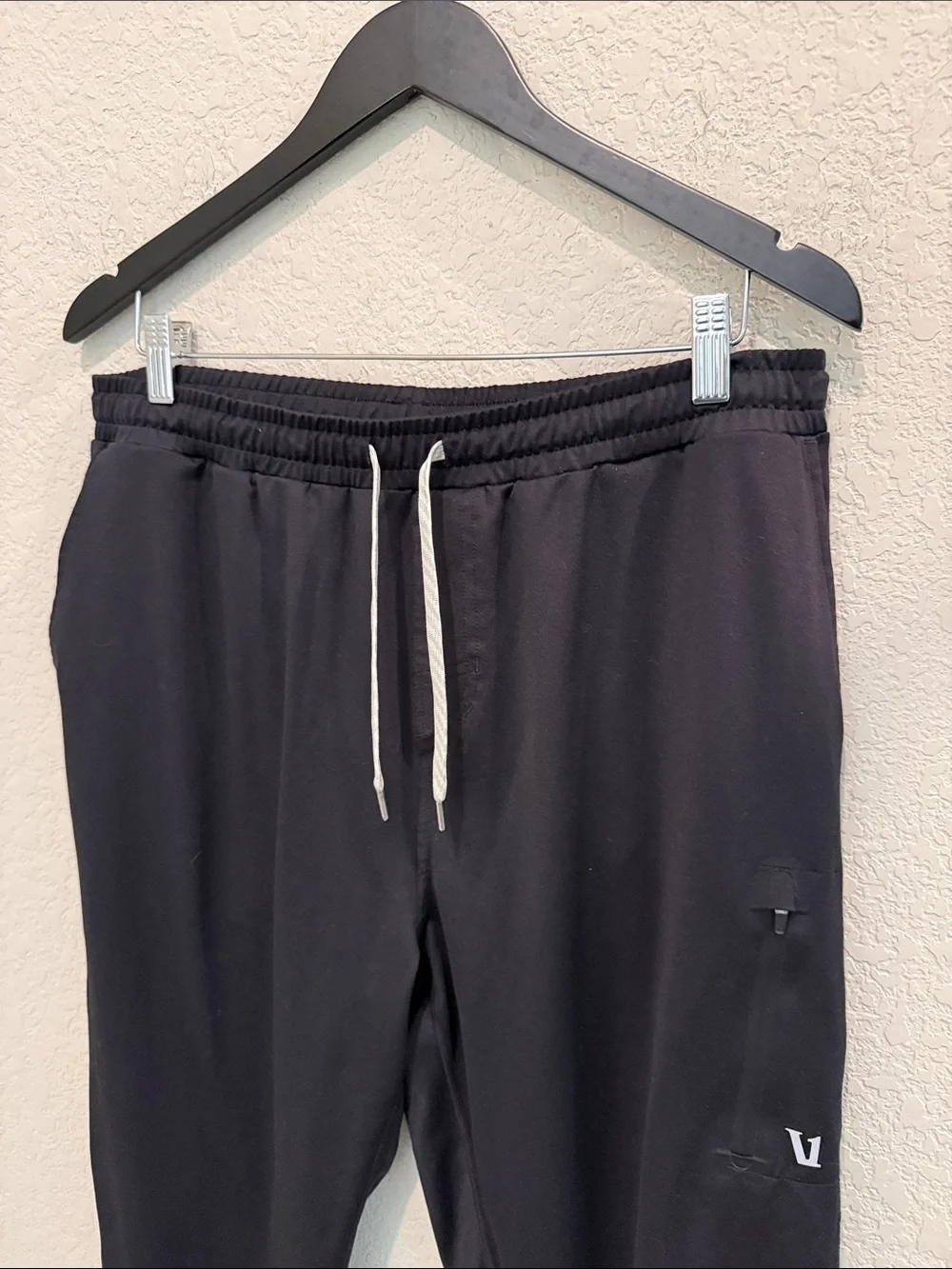 Vuori Men's Black Drawstring Jogger Pants size L